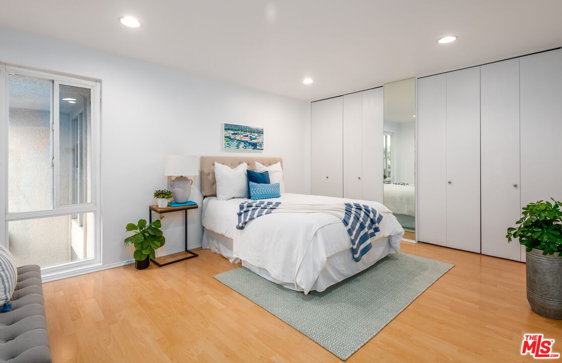 5650 Cambridge Way Unit: 23