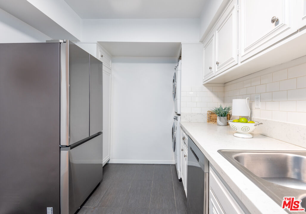 5650 Cambridge Way Unit: 23