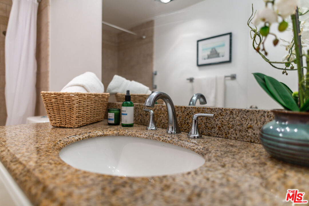 5650 Cambridge Way Unit: 23