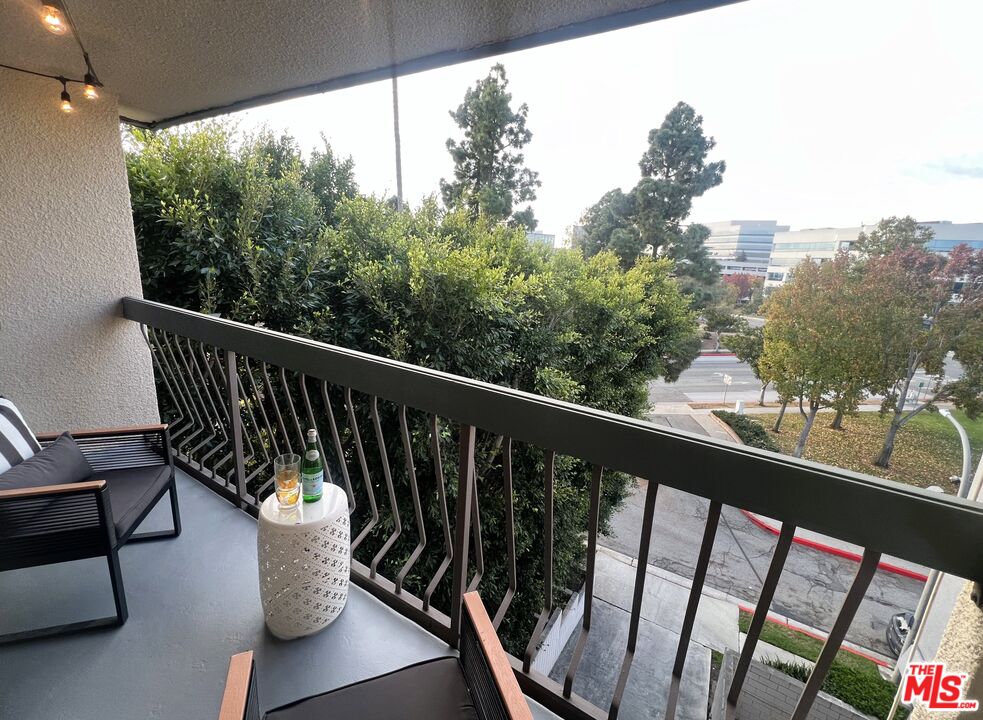 5650 Cambridge Way Unit: 23