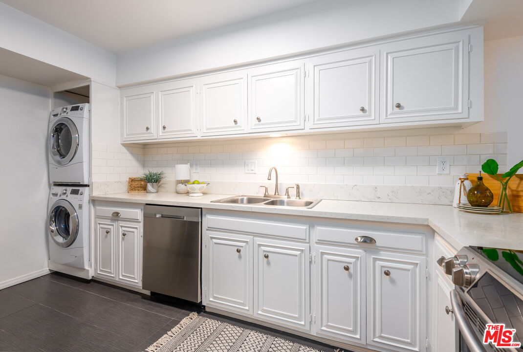 5650 Cambridge Way Unit: 23