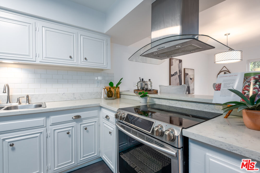 5650 Cambridge Way Unit: 23