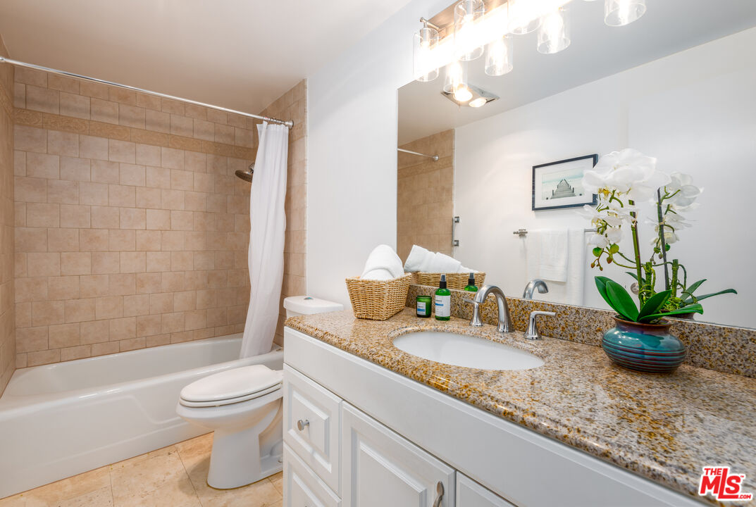 5650 Cambridge Way Unit: 23