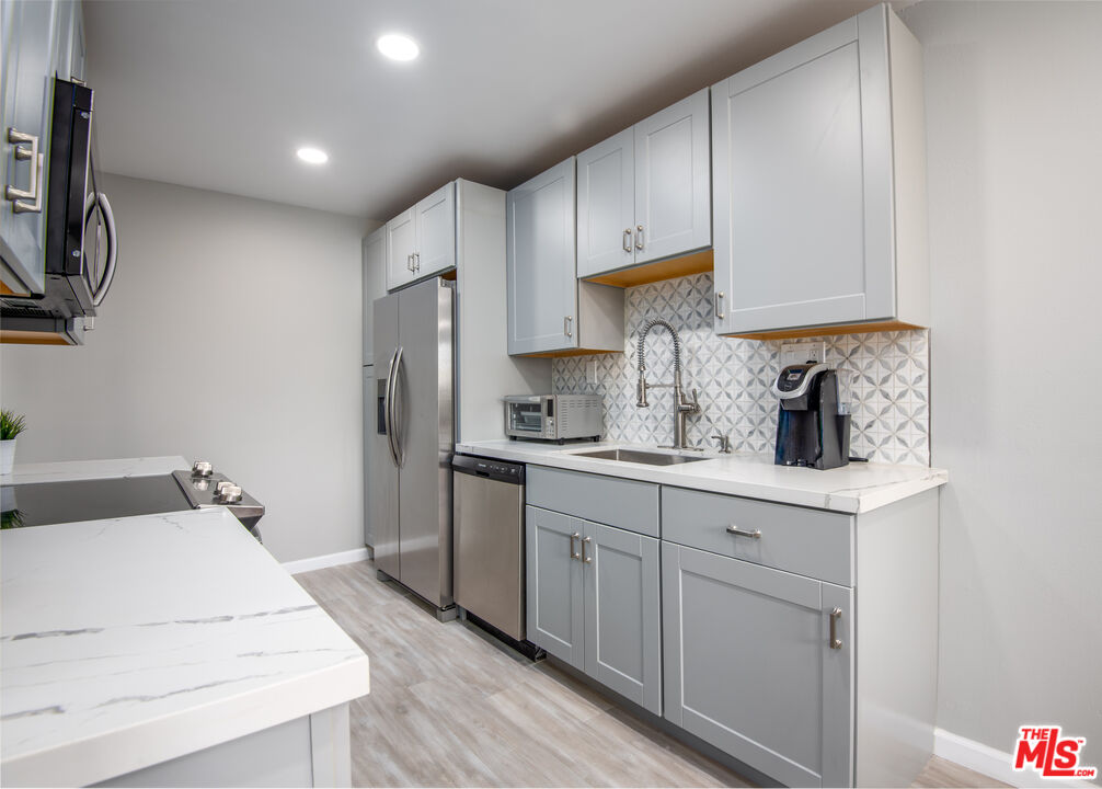 5950 Canterbury Dr Unit: C305