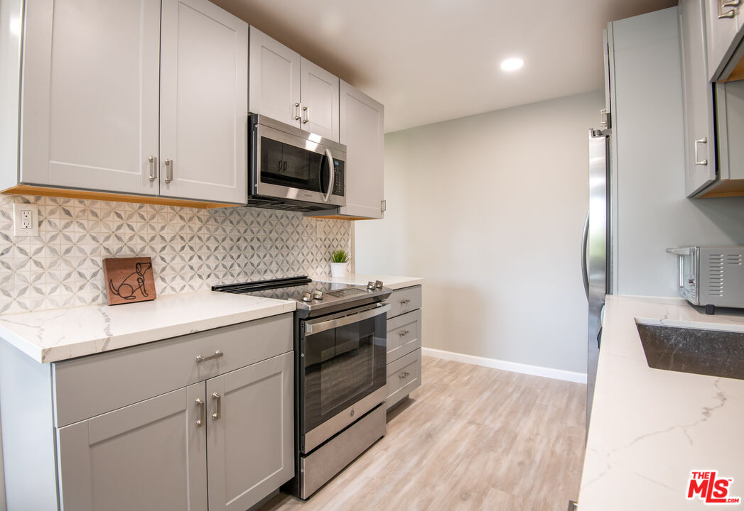 5950 Canterbury Dr Unit: C305