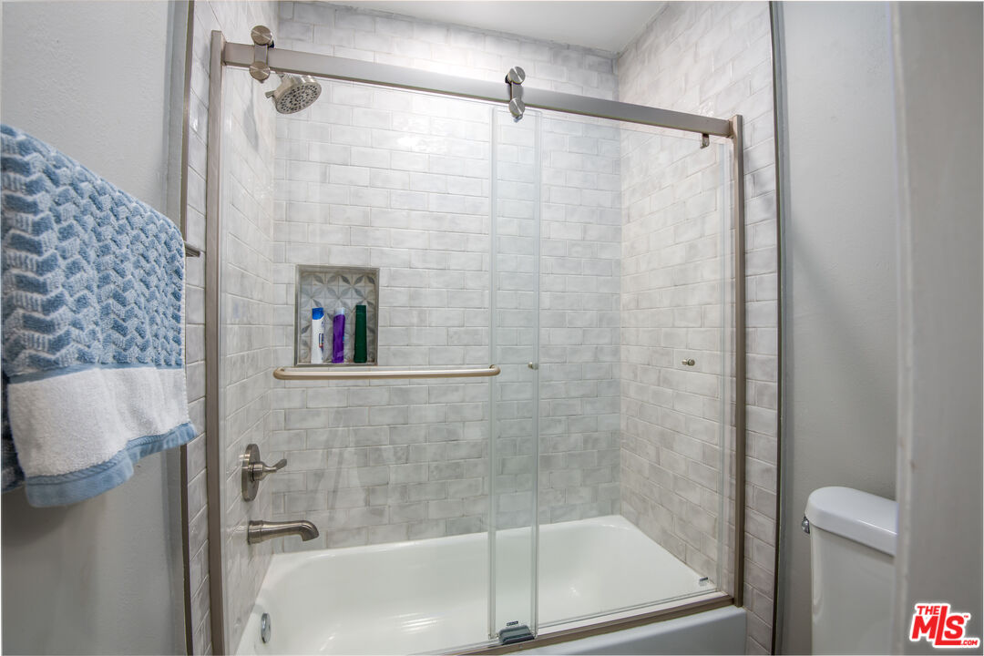 5950 Canterbury Dr Unit: C305