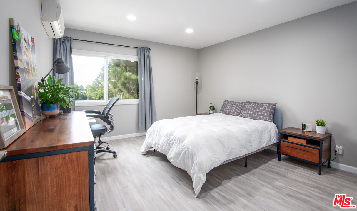 5950 Canterbury Dr Unit: C305