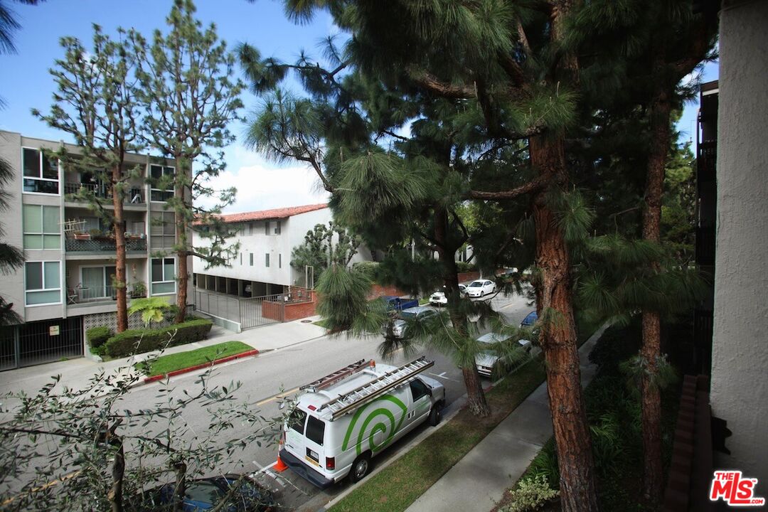 5950 Canterbury DR Unit: C211