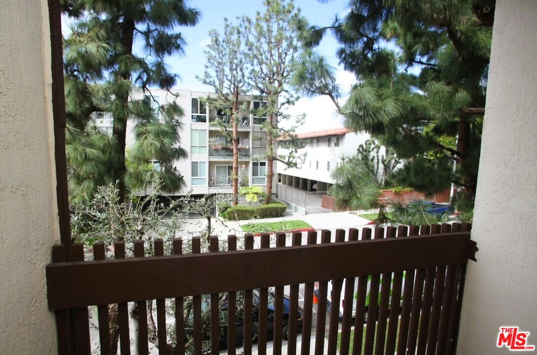 5950 Canterbury DR Unit: C211