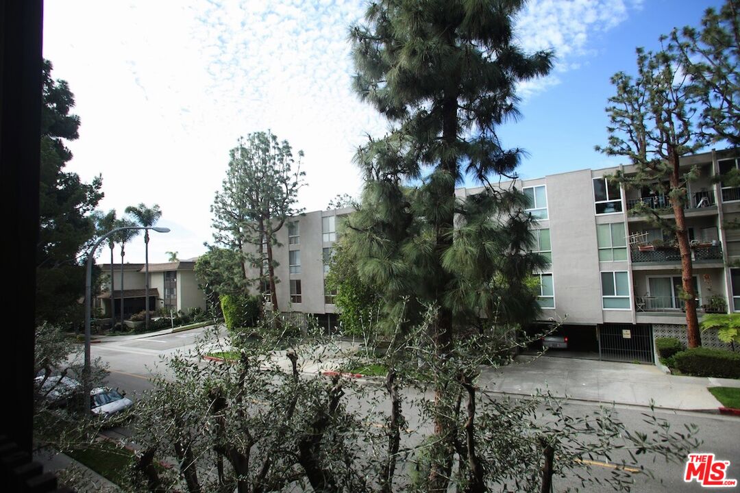 5950 Canterbury DR Unit: C211