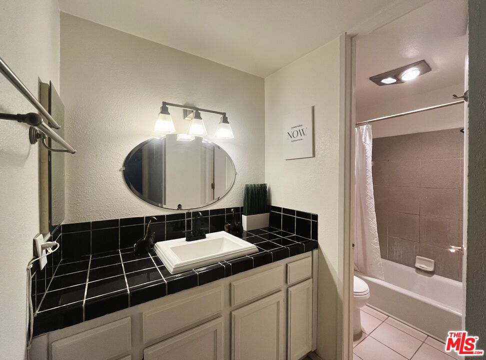 5950 Canterbury DR Unit: C211