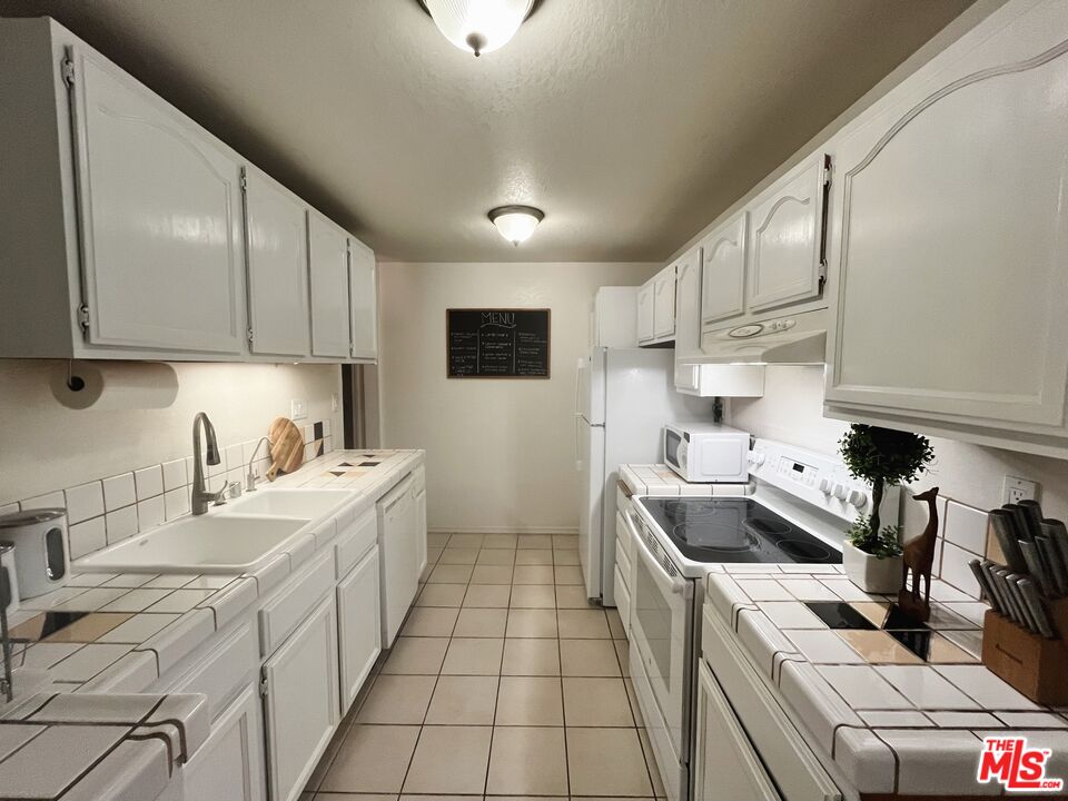 5950 Canterbury DR Unit: C211