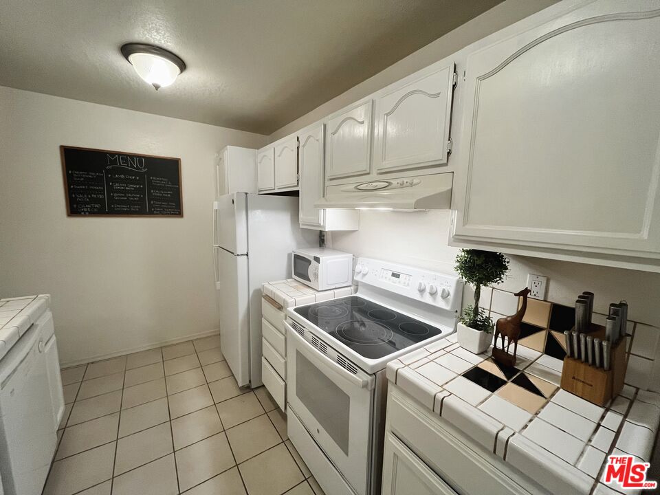 5950 Canterbury DR Unit: C211