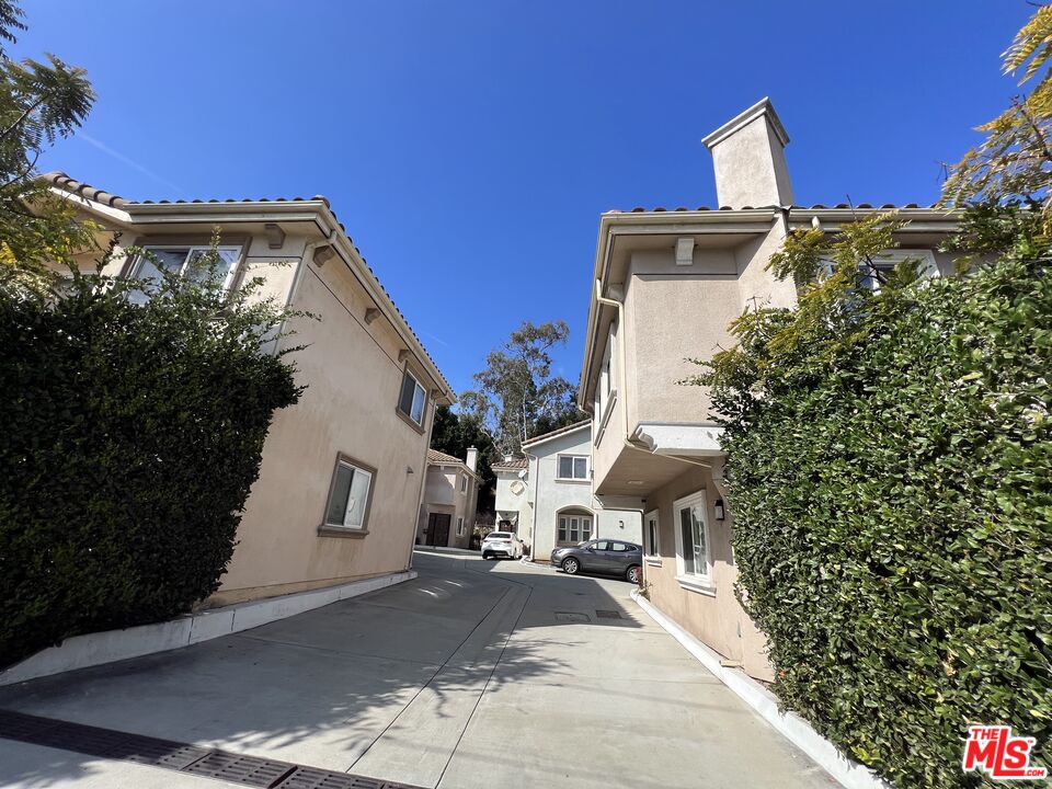 3683 S La Cienega Blvd Unit: F