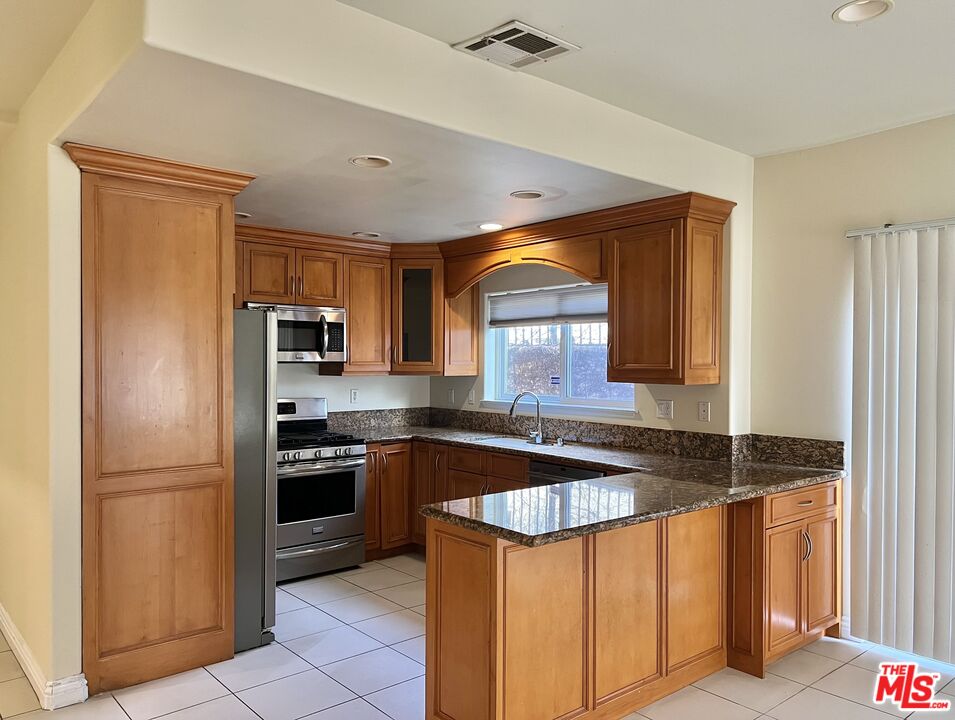 3683 S La Cienega Blvd Unit: F