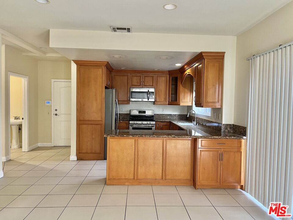 3683 S La Cienega Blvd Unit: F