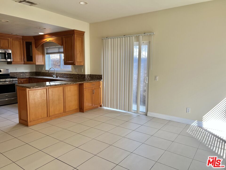 3683 S La Cienega Blvd Unit: F