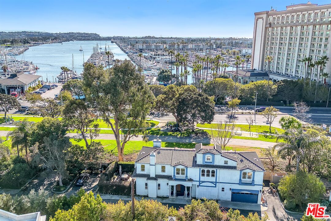 928 Harbor Crossing Ln