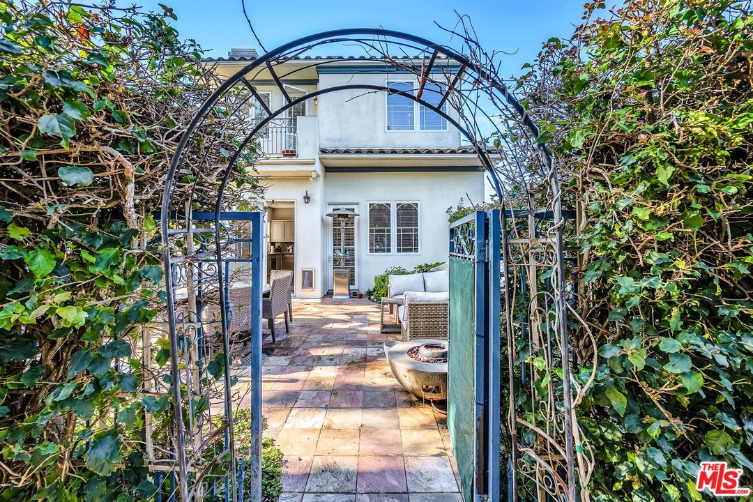 928 Harbor Crossing Ln