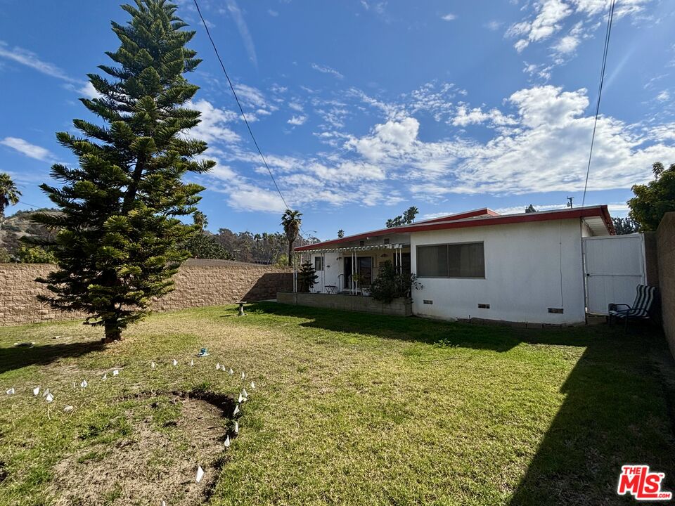 5925 Blairstone Dr