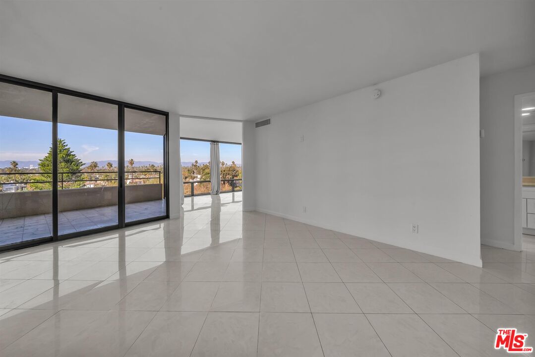 4316 Marina City Dr Unit: 125