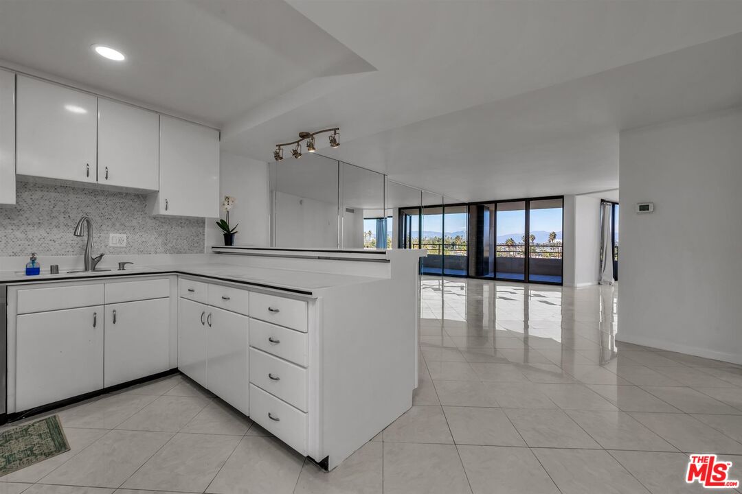 4316 Marina City Dr Unit: 125