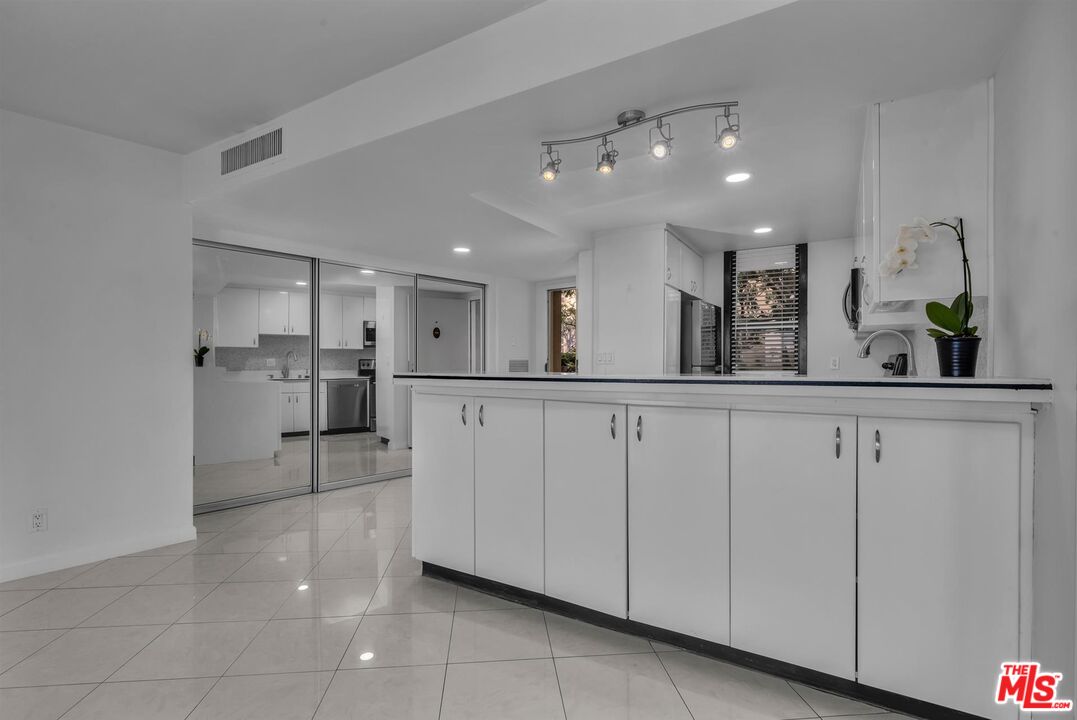 4316 Marina City Dr Unit: 125