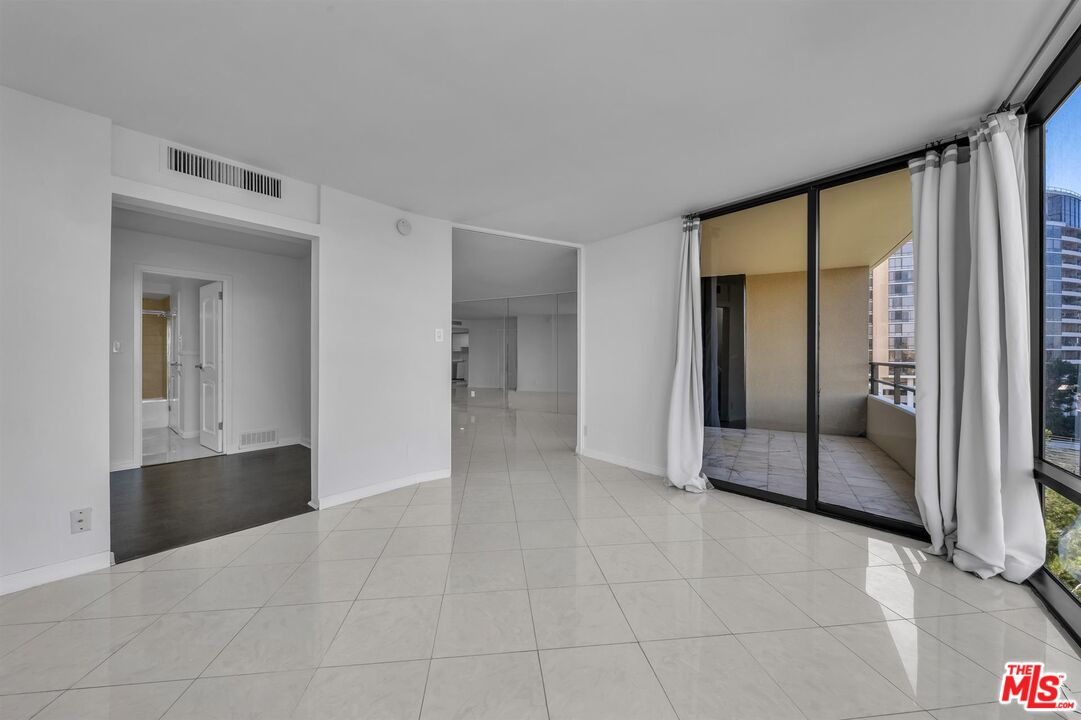 4316 Marina City Dr Unit: 125
