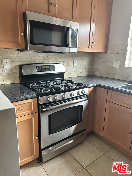 6632 W 86th Pl