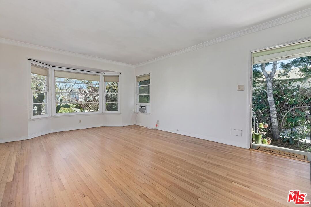 223 6th Ave