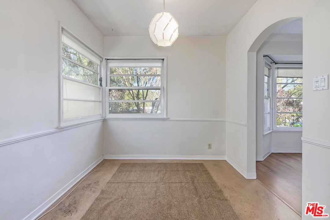 223 6th Ave