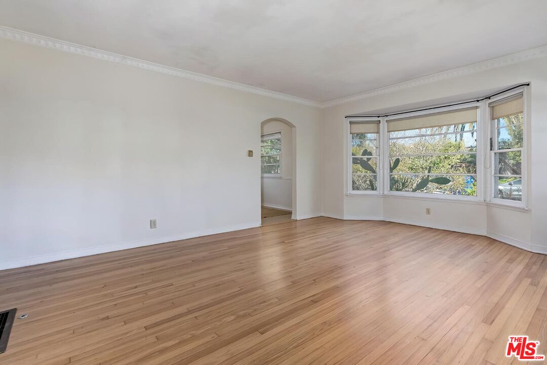 223 6th Ave