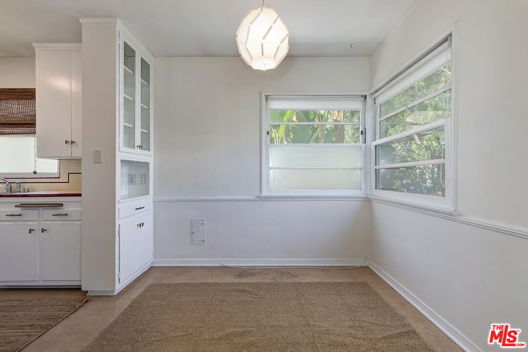 223 6th Ave