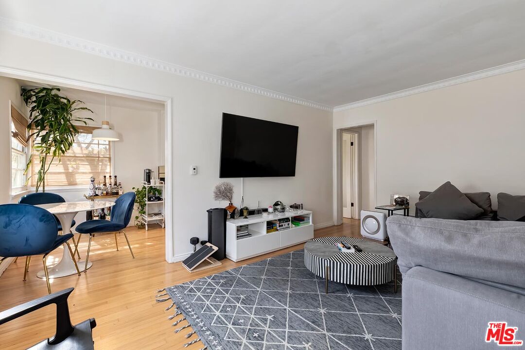 223 6th Ave