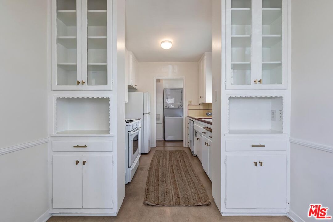 223 6th Ave