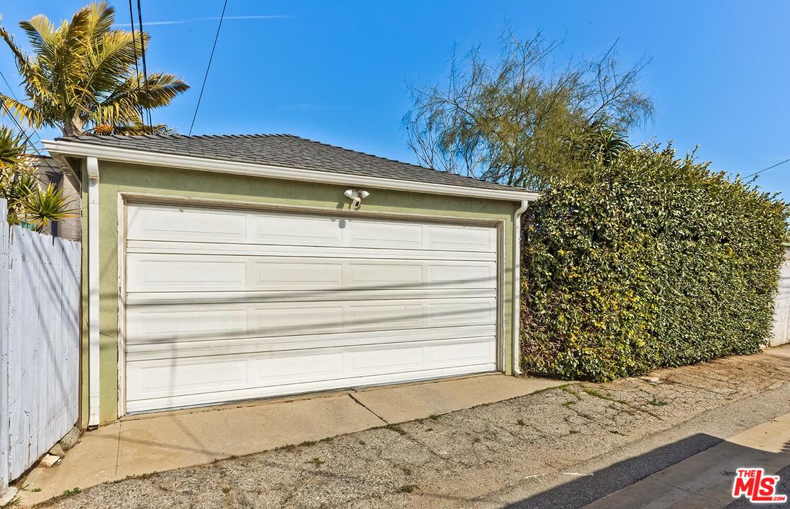 223 6th Ave