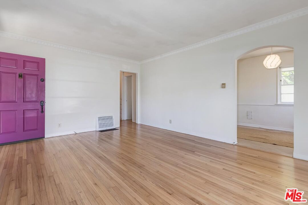223 6th Ave