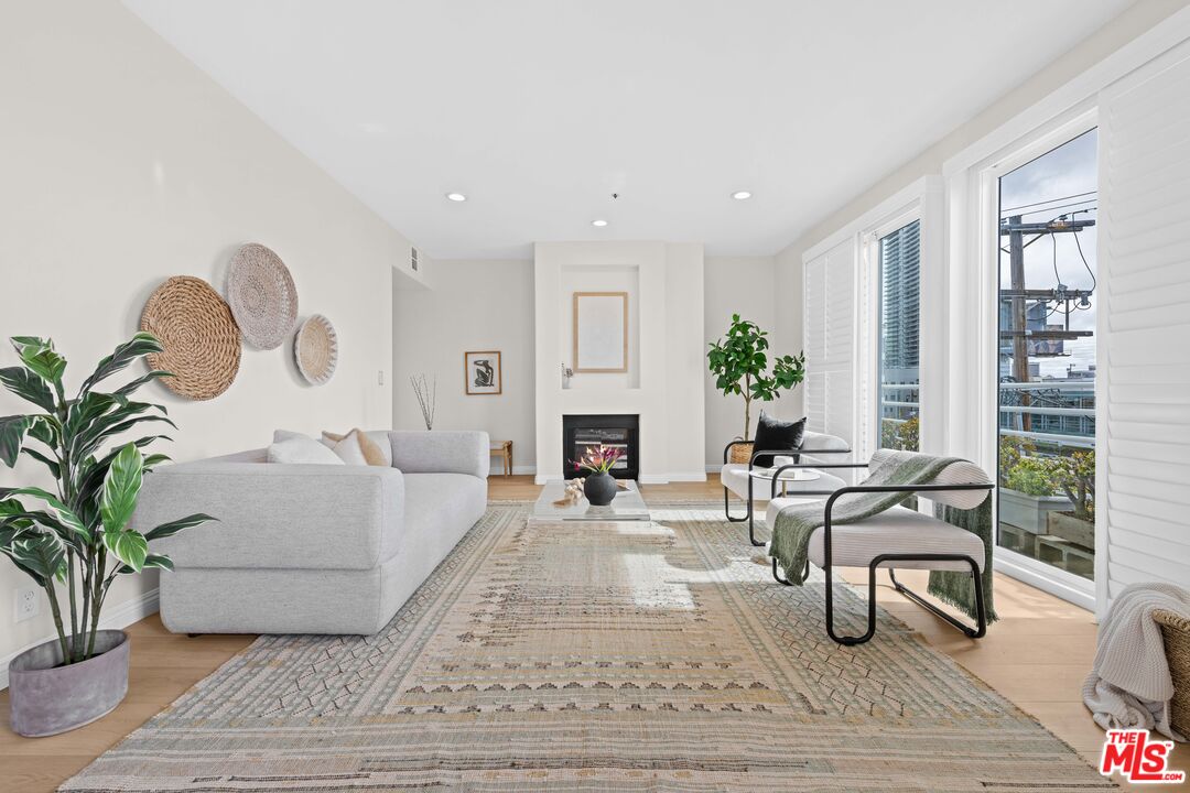 11920 Goshen Ave Unit: 402