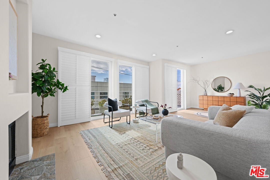 11920 Goshen Ave Unit: 402