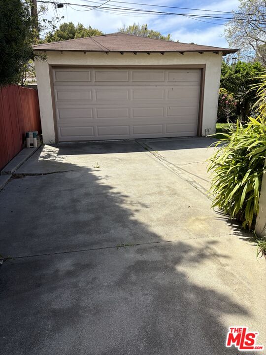 3621 Greenwood Ave