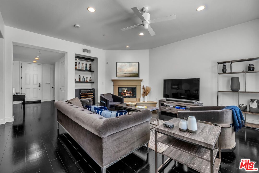 6241 Crescent Park Unit: 407