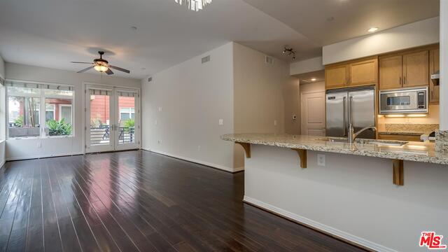 4050 Glencoe AVE Unit: 215