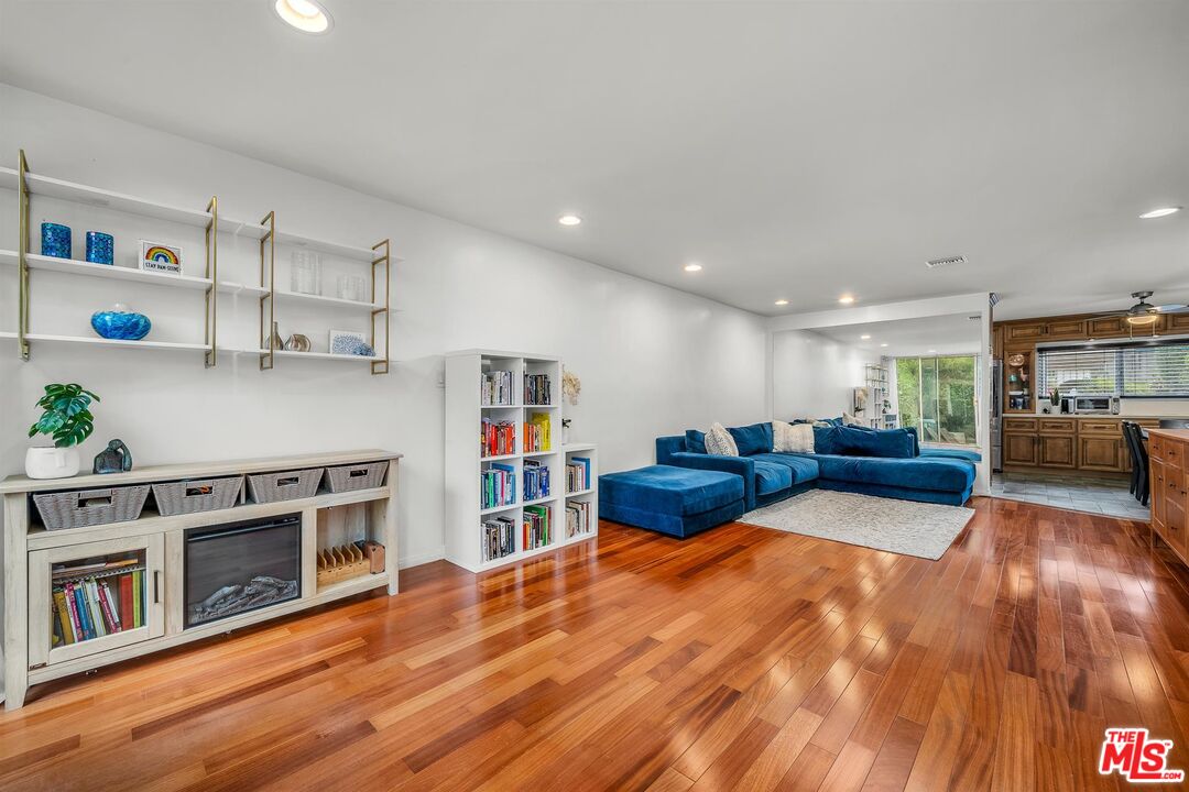5215 S SEPULVEDA BLVD Unit: 17A
