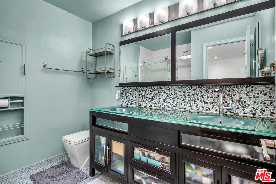 5215 S SEPULVEDA BLVD Unit: 17A