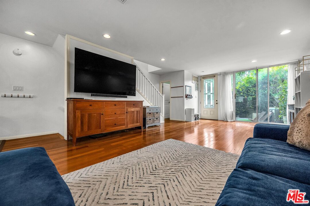 5215 S SEPULVEDA BLVD Unit: 17A