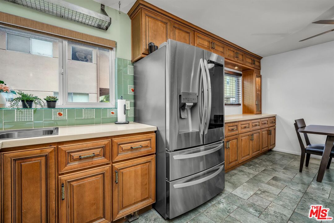 5215 S SEPULVEDA BLVD Unit: 17A