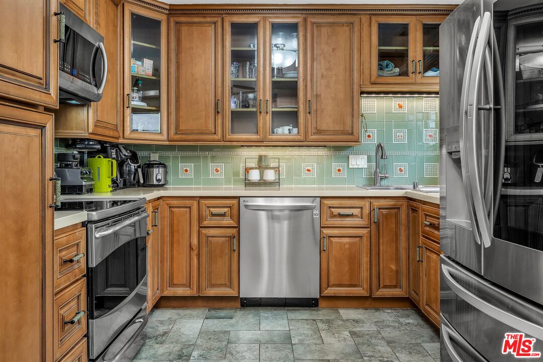 5215 S SEPULVEDA BLVD Unit: 17A