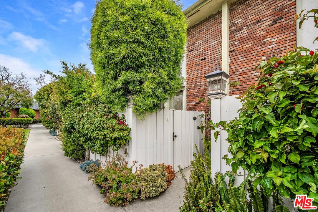 5215 S SEPULVEDA BLVD Unit: 17A