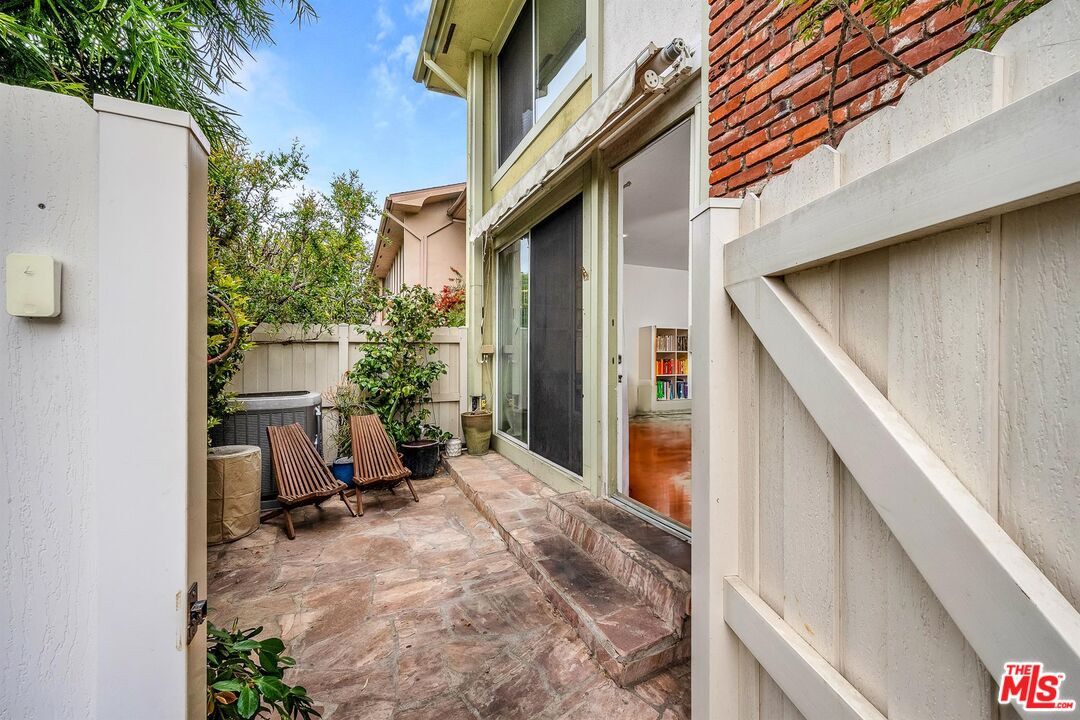 5215 S SEPULVEDA BLVD Unit: 17A
