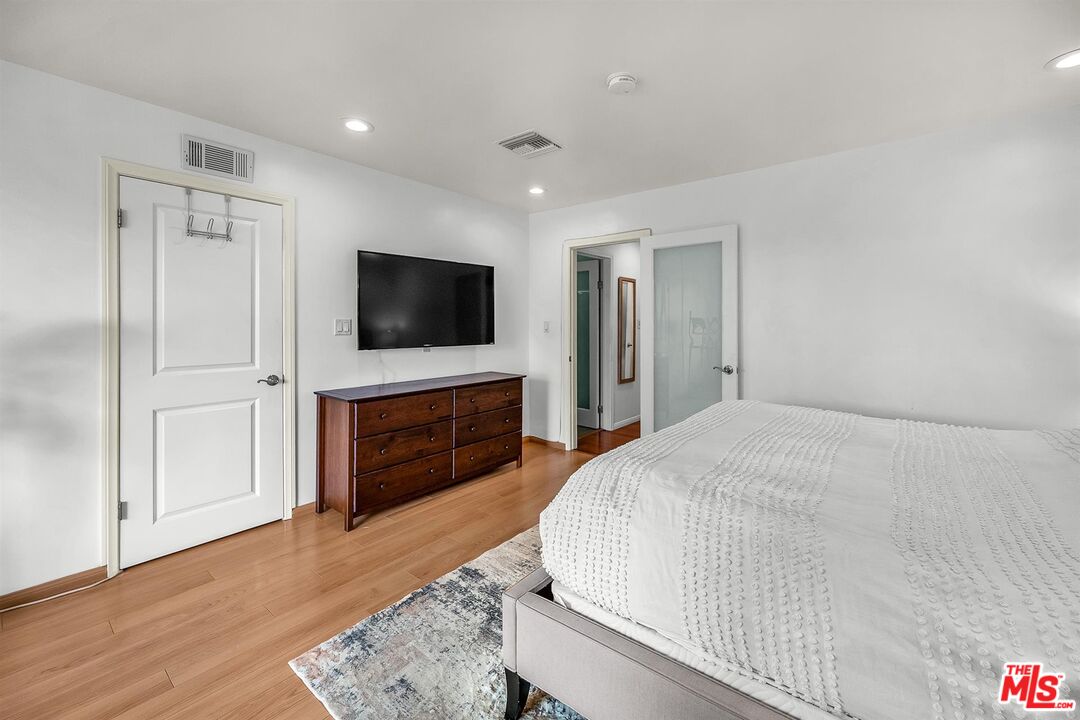 5215 S SEPULVEDA BLVD Unit: 17A